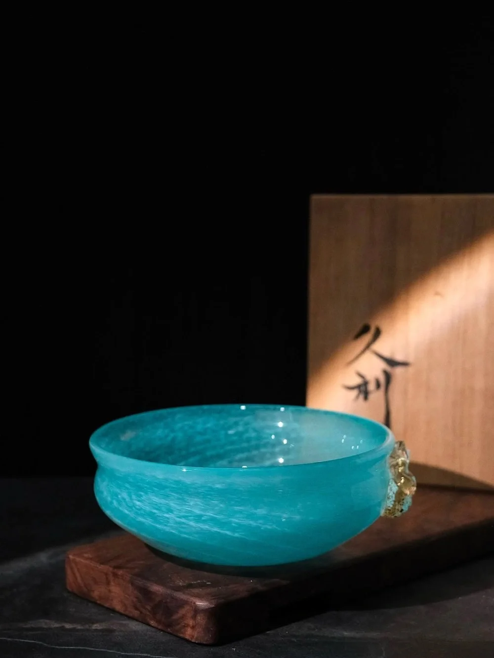Art Glass Chawan – Iwata Hisatoshi (岩田久利) 金彩青硝子茶碗 – Blue Glass Chawan with Gold
